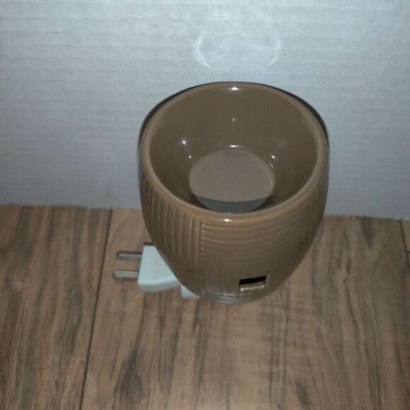 Scentsy Plug In Wall Nightlight Warmer Brown Weave Basket - Picture 2 of 5